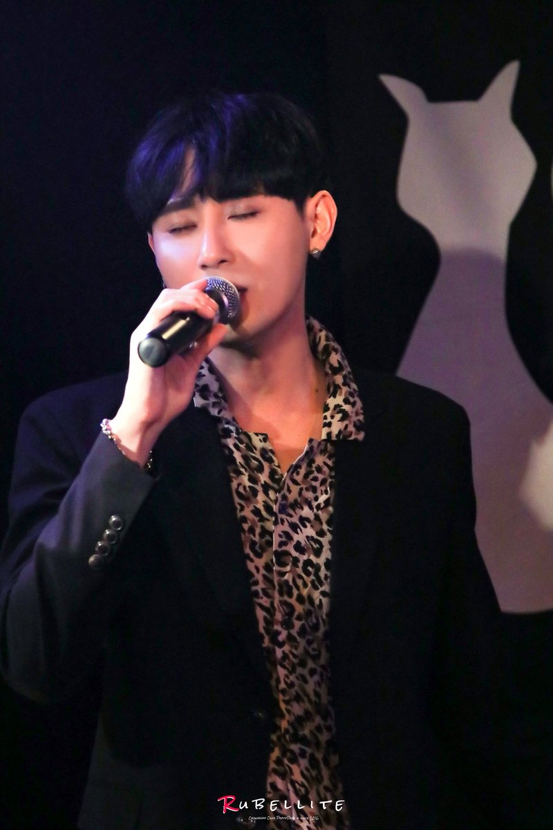 RUBELLITE_85's tweet photo. [2019.12.14] 
チャンウ(@Ccc_Woo )
WINTER LIVE &amp; MEETING 2019 2部
新宿 Cat's hole

撮影曲『Christmas Time』
from Project.CS

#창우 #이창우 #チャンウ #ソロ活動 #솔로활동 #DAWN #FORYOU  #UNTIL_THE_DAWN #ChristmasTime #ProjectCS #撮影可能曲 https://t.co/wXfLNEj5ow