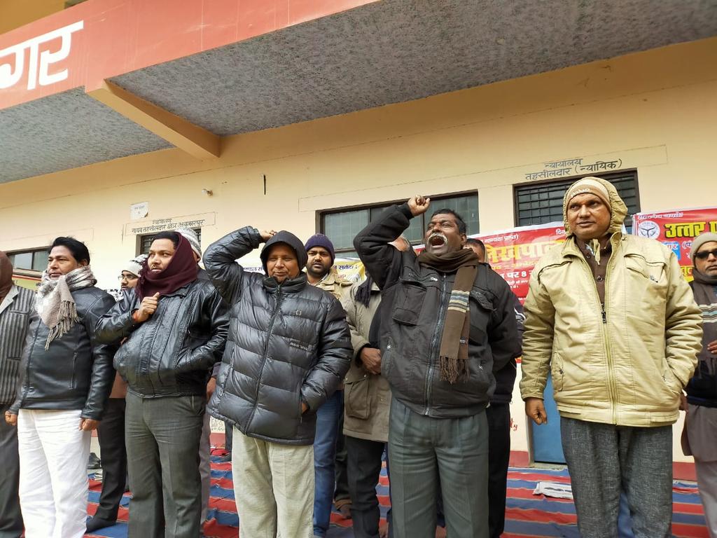 Amit74030301's tweet photo. #uplekhpalstrike
#uplekhpal_strike
#uplekhpalstrike_kyo
@PMOIndia
@CMOfficeUP
@ANI
@News18India
@aajtak
@ABPNews
@republic
@NewsNationTV
@newsbharat7
@myogiadityanath https://t.co/niP4pz5jo5