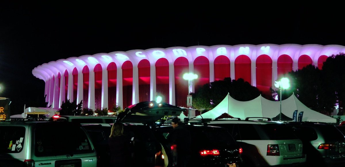 LimoSmart's tweet photo. Dead & Company 4... Let's party!
#deadandcompany #goluxelimo #laforum #GratefulDead #jetvan #RockON #tailgate https://t.co/vpNKdMCMNa