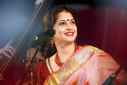 Crimson_Sentry's tweet photo. Starting a new thread on song recommendations.
Indian classical/ semi-classical/ instrumental edition🥺🎶🎧. https://t.co/F45dxUOwol