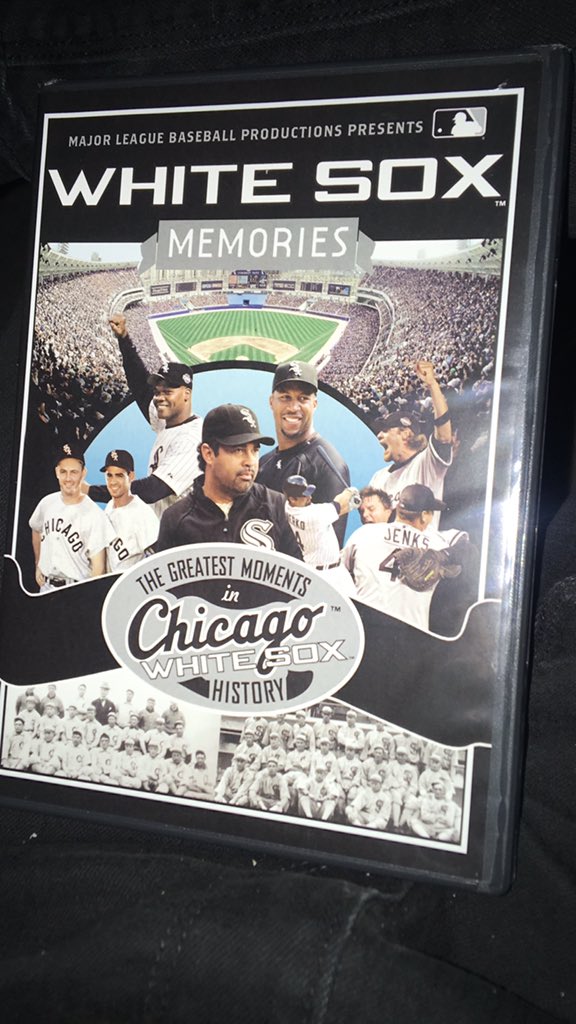 dirtydeans_'s tweet photo. A little late, but I got this absolute gem for Christmas, and now I just can’t wait for the new season to begin!

#WhiteSox https://t.co/DA15AMCdtt
