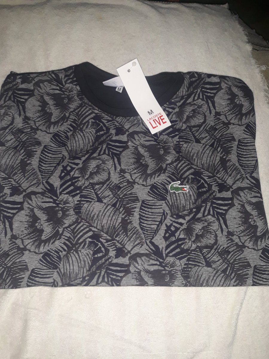 TrajadosS's tweet photo. Camisa zFloral Lacoste https://t.co/I4fUNWEDRf