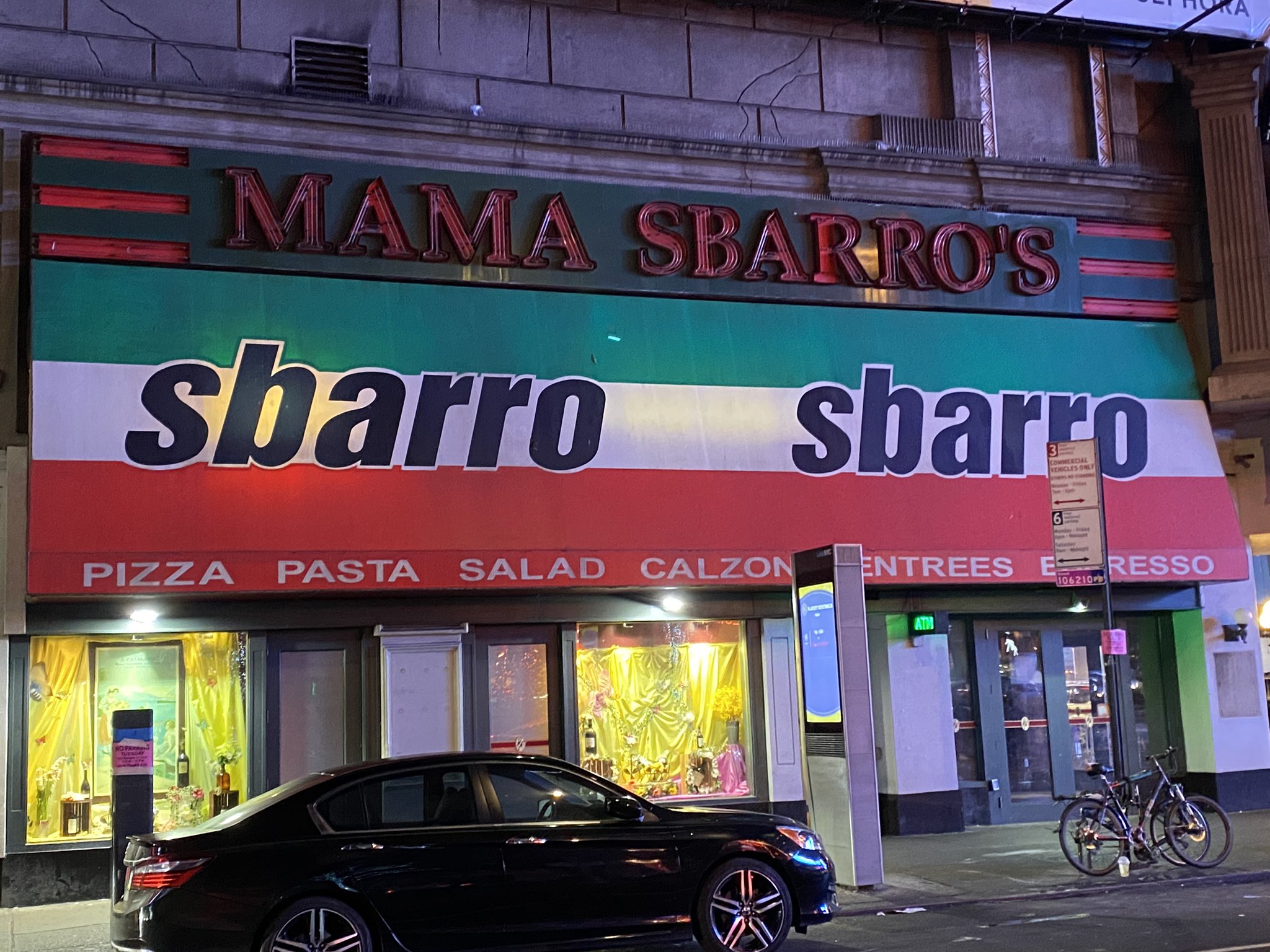 Colton Pouncy Right Here Is My Favorite New York Pizza Joint And I M Gonna Go Get Me A New York Slice T Co Ozq4o1zxum Twitter