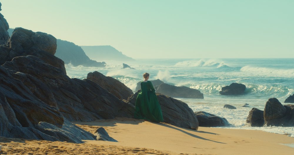 RealGDT's tweet photo. PORTRAIT OF A LADY ON FIRE (2019) As delicate as a novel,  as warm as a kiss, gorgeous like a painting (echoes of Hammershoi, Friedrich) - and a rapturous, adoring portraiture of Adèle Haenel from Céline Sciamma. The supreme act of love: to see and be seen. https://t.co/0y16Zc9ldx