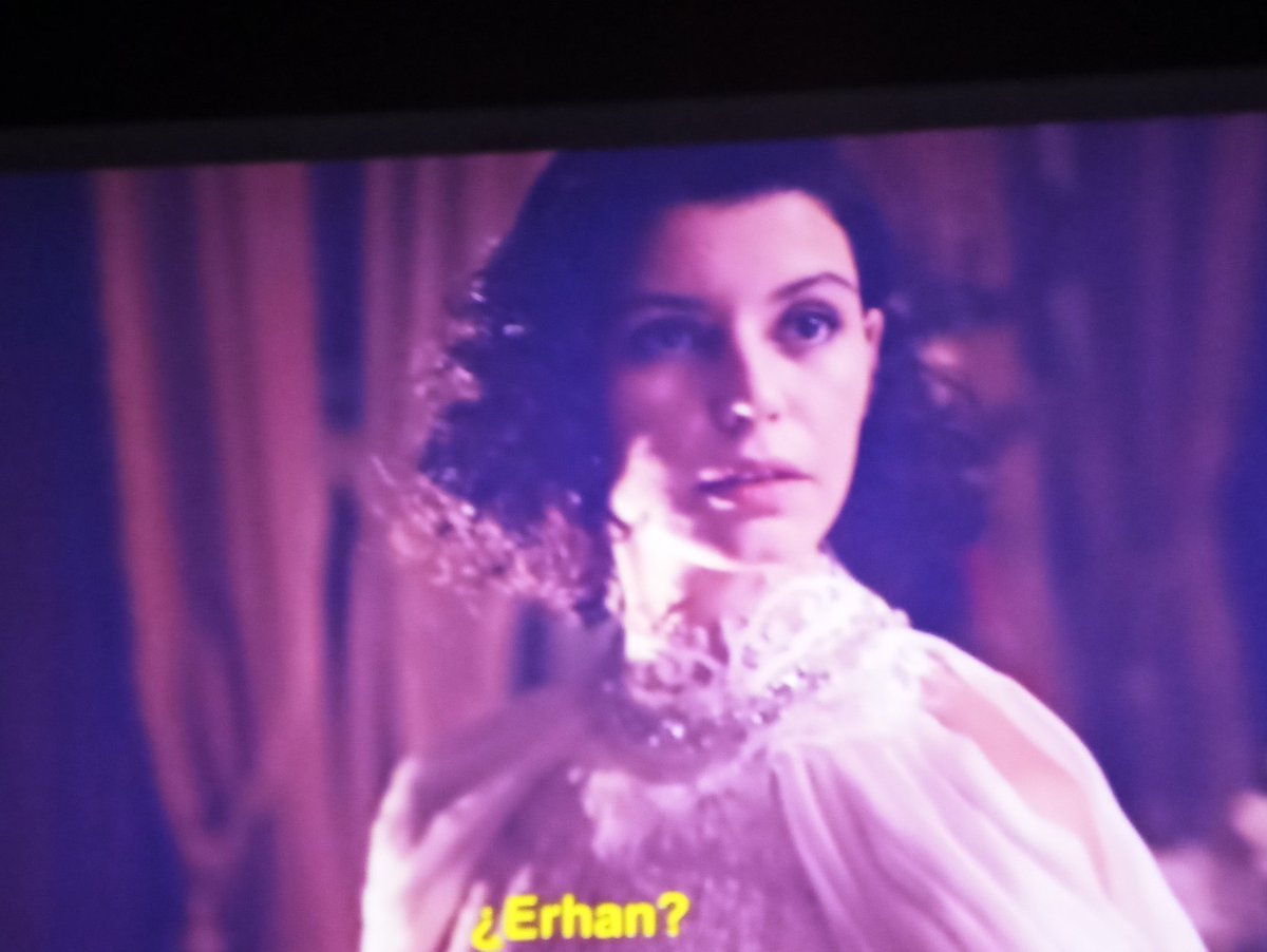Jexiksh's tweet photo. Ya estoy en el 4 capitulo Grexxx ... 
Que intriga tiene #Atiye 
Wowww ... Nervios ....nervios nervios   🙈🙈🙈🙈🙈
#BerenSaat  ❤
#Atiyenetflix 
#TheGift 
@BEREN_SAAT_PERU 
@netflixturkiye https://t.co/BJVVv6zWTG