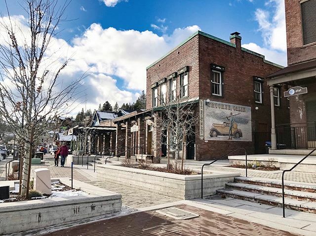 coco_kendall's tweet photo. It wouldn’t be a trip to Tahoe without a pit stop in Truckee to explore the town. ☺️
.
.
.
.
#truckee #downtowntruckee #tahoe #laketahoe #visittruckee #california #cali #wonderful_places #instapassport #travel #travelawesome #beautifuldestinations #lifeo… https://t.co/qhNM9R0Mgz https://t.co/W0dRwe57Bk