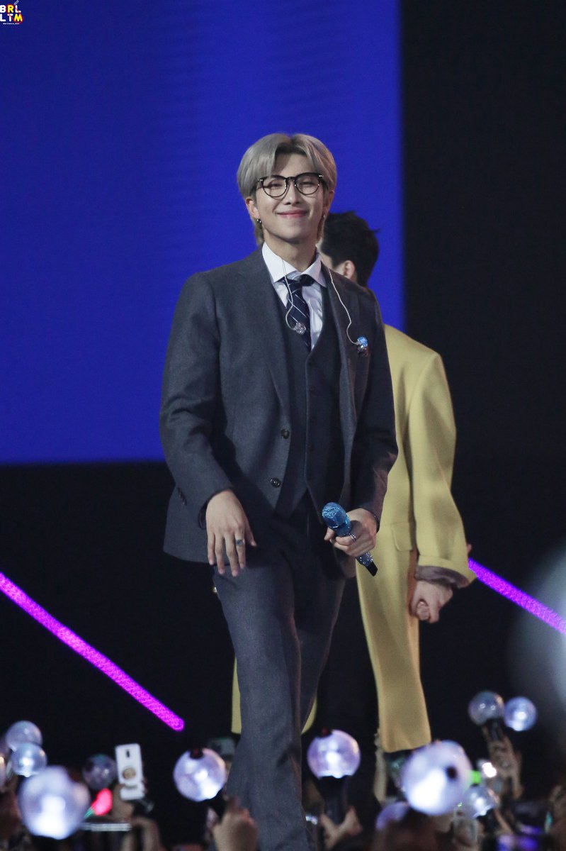 Brillante_Mon's tweet photo. 191227 가요대축제 

#방탄소년단 #BTS #알엠 #RM #김남준 @BTS_twt

혹시 어제 오빠 건국 하셨나요❕❓❕❓ https://t.co/4Ow81mBOOZ