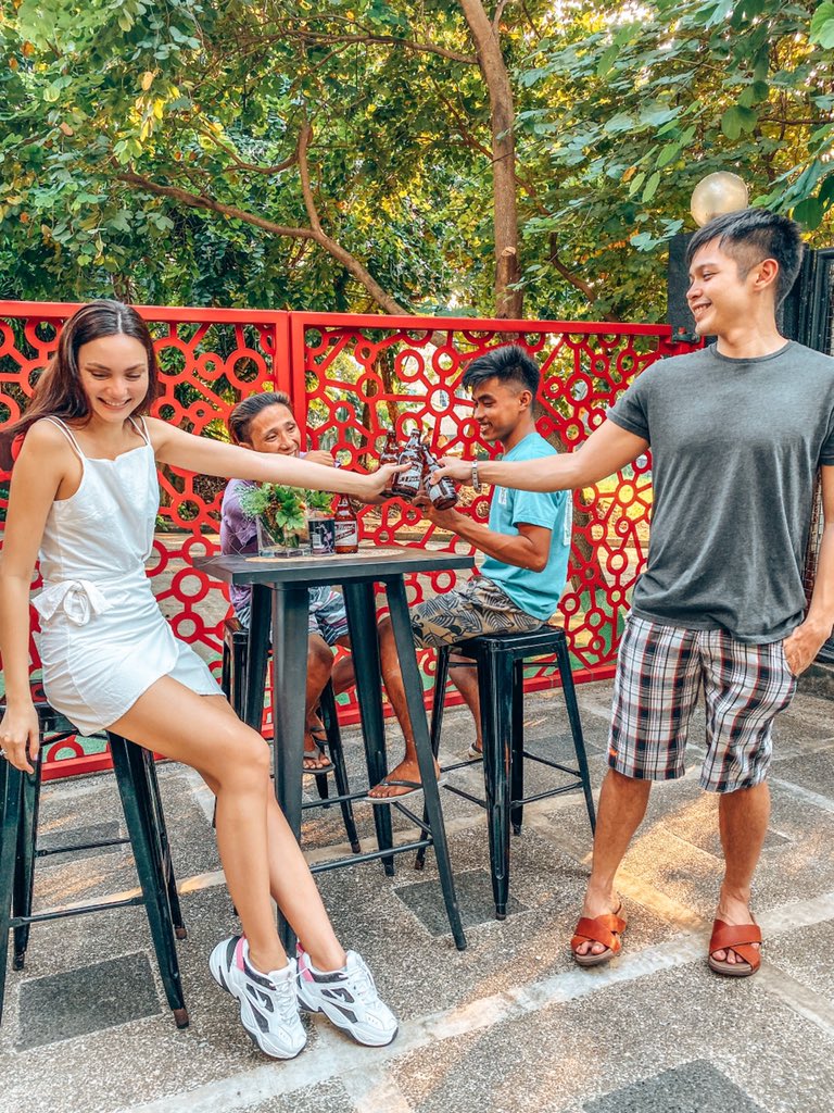jas_maierhofer's tweet photo. It’s that time of the year, New Year!🎆 Perfect time to celebrate with your trusted friends and loved ones. I hope you’re having a loud and happy new year with @sanmiguelpalepilsenph Drink Responsibly 🥳
#WalangIwanan 

https://t.co/btzUIGJkyd https://t.co/Copj25bQEB