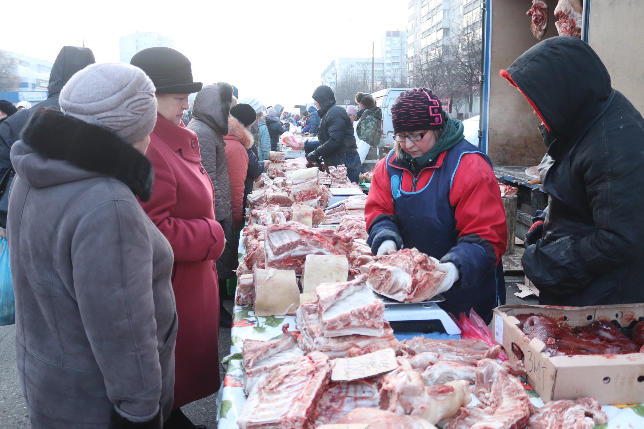 Торговля мясом на улице