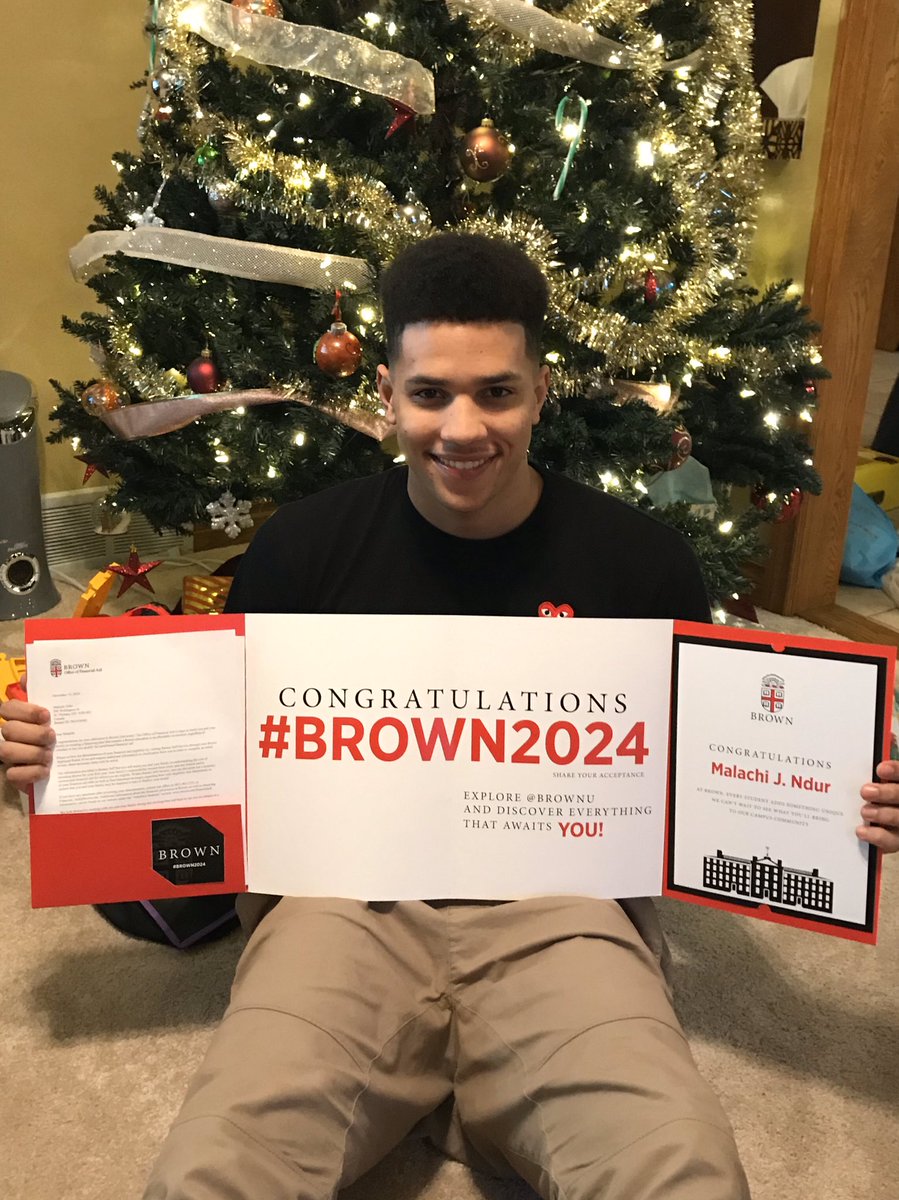 Rumz75's tweet photo. Best Christmas gift a dad could get, D1 scholarship to an Ivy League school! To say I’m proud really doesn’t do it justice, there are no words to express how I truly feel!!
#Brown2024 #AllMy❤️ #IvyLeague https://t.co/dU0Dv1hP5l