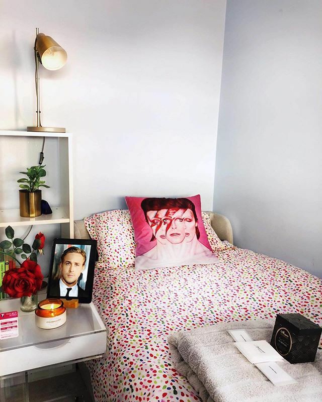 mentalbloc's tweet photo. The ‘Air CnC’ is ready for the imminent arrival of our (first) guest @verbalicious

@raymann3 you can have whatever celebrity you like on your nightstand when you stay 👍🏼 https://t.co/pZcoX8lFmo https://t.co/3ZagR2Dg7N