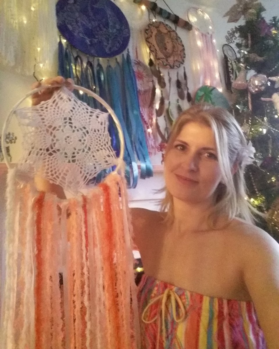 NibiruTrade's tweet photo. #Dreamcatcher #dreamer #hangingdecor #hangingwall #wallartdecor #wallart #weihnachtsdekoration https://t.co/MNsPEjFtVu
