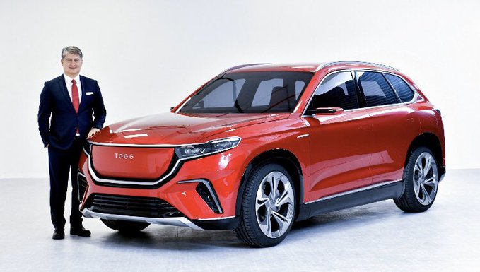 TOGG CEO'su Mehmet Gürcan Karataş; Almanya'dan bir arkadaşım aradı ve dedi ki : Alman haber kanalların da şuan birinci sıradasınız herkes sizi konuşuyor.
İşte bu bir gururdur. 
Eğer dünya otomobil sektörünün ülkesi Almanya'dan bile şuan biz konuşuluyorsak bu bir başarı öyküsüdür.