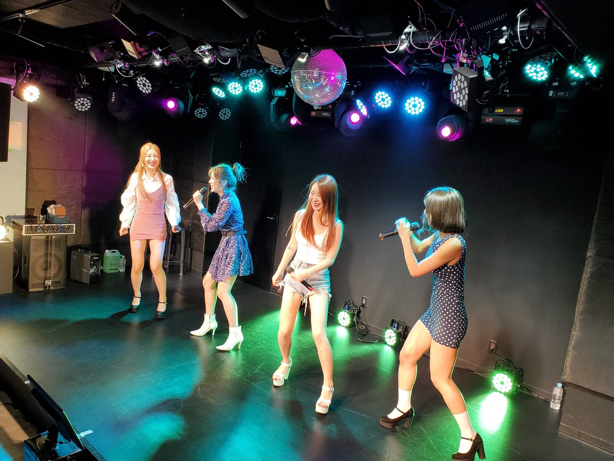 LABELUP_yd's tweet image. ラベラップのコンサートは楽しい💃😃🎵✨☆彡
明日はリアンちゃんも参加😃✨
明日も会いましょう‼️
♪♪♪♪♪
#LABELUP
#ラベラップ
♧♧♧♧♧♧♧