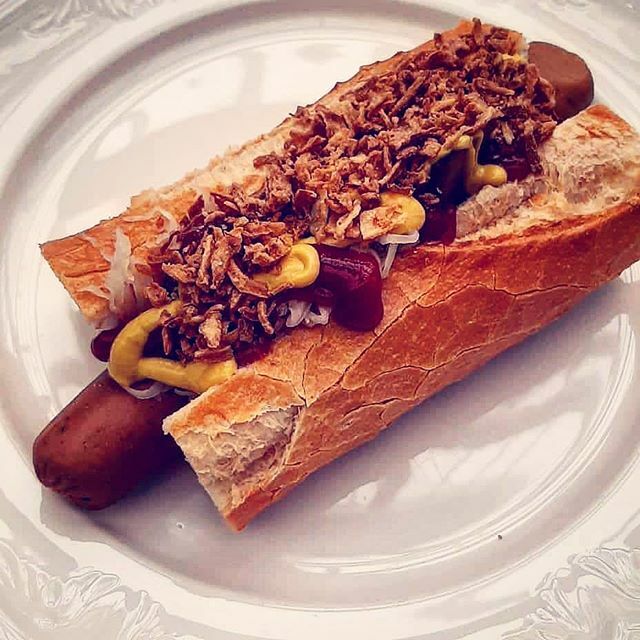 wickedwellbeing's tweet photo. Treating ourselves to a vegan hot dog from Deli-Dogs in the market, it's ok to buy another right? 😋🌭🐷 #vegan #veganhotdog #jerseychannelislands #jerseyci #whatveganseat #vegansofig #vegansofjersey #veganfinds #yummy #foodie #foodstagram #hotdog #hotd… https://t.co/xy5cSHiUFl https://t.co/vX465hEnP0