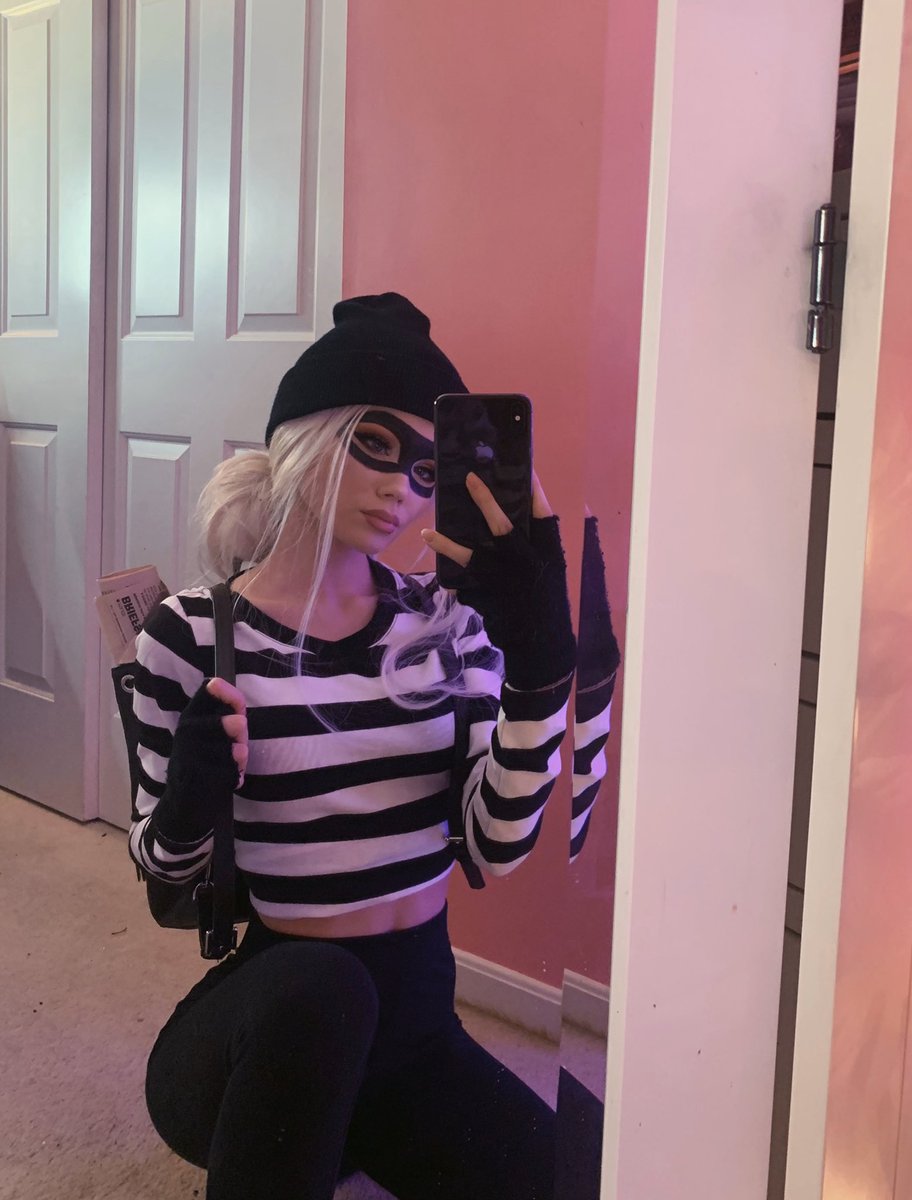 KyleeCarterrr's tweet image. Rapscallion 🖤