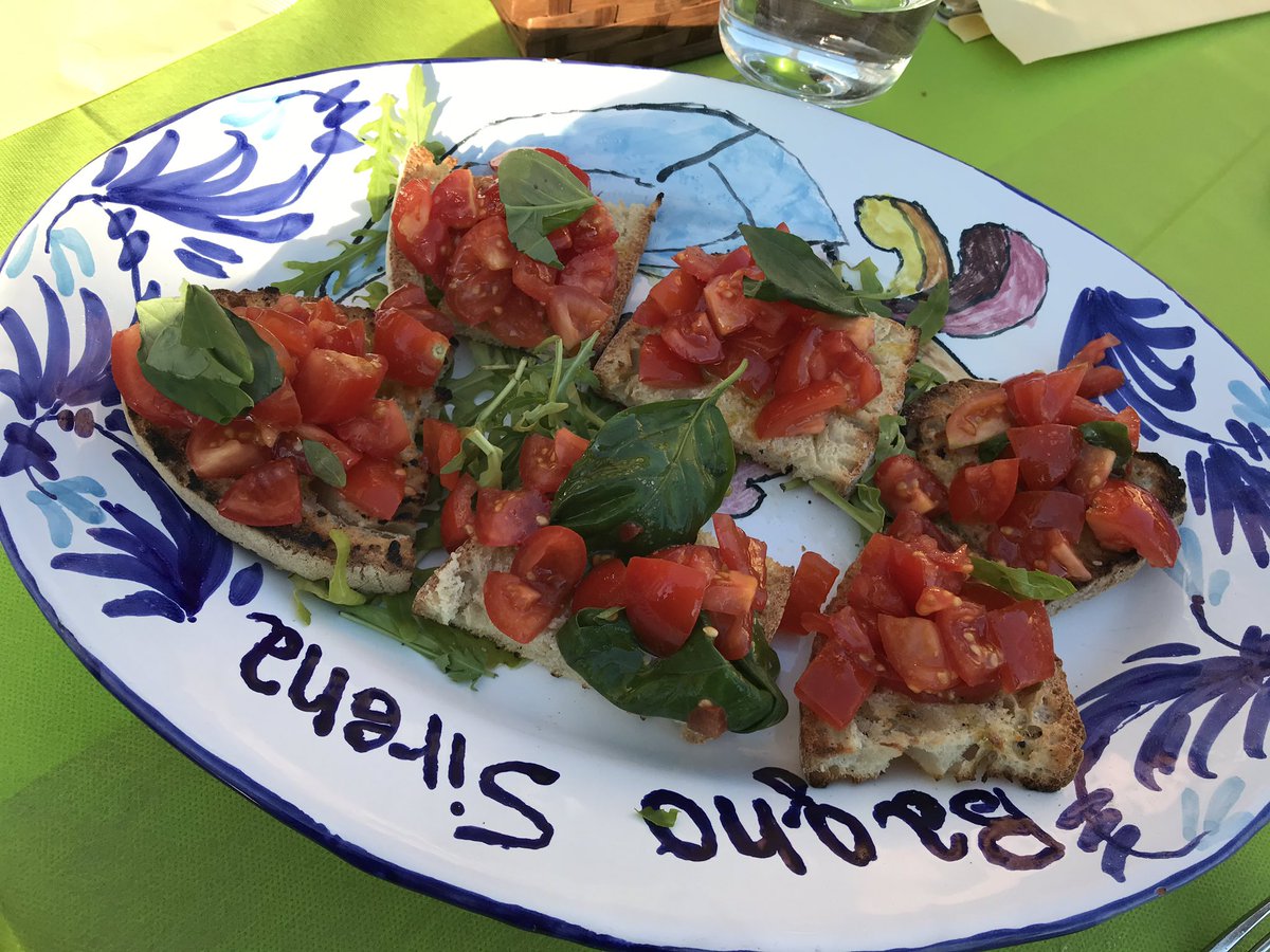 visitcampania tweet media