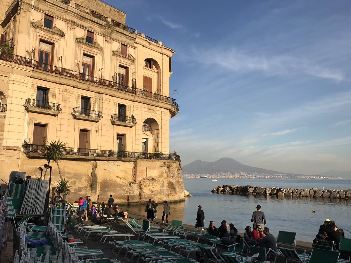 visitcampania tweet media