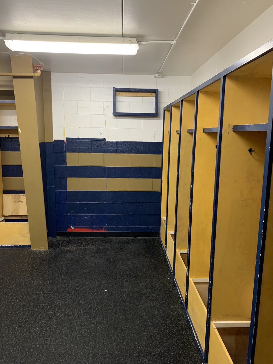 AWHSgirlshockey's tweet photo. Great Job Ladies! #newdigs #cantonsportsplex #newhome #homeoftheladybishops #awhsgirlsicehockey
Ready for a fresh coat of paint. Thanks #cantonsportsplex Thanks Coach Gordie McClay
#gobishops #goladybishops https://t.co/uZvhNPR07B