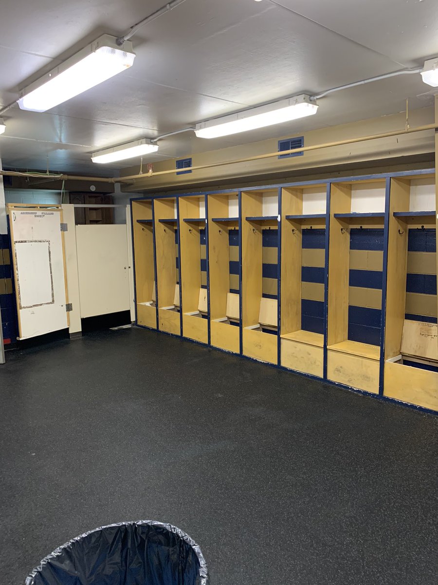 AWHSgirlshockey's tweet photo. Great Job Ladies! #newdigs #cantonsportsplex #newhome #homeoftheladybishops #awhsgirlsicehockey
Ready for a fresh coat of paint. Thanks #cantonsportsplex Thanks Coach Gordie McClay
#gobishops #goladybishops https://t.co/uZvhNPR07B