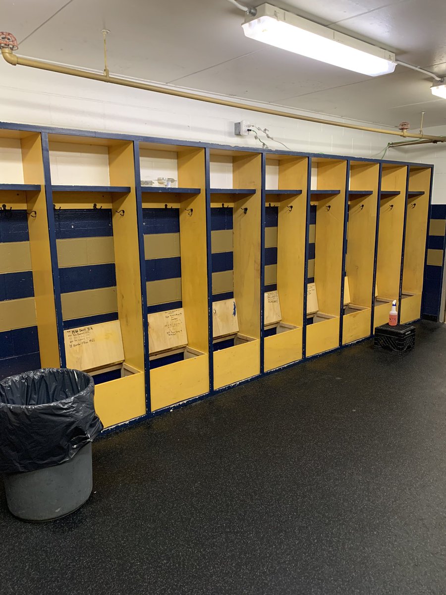 AWHSgirlshockey's tweet photo. Great Job Ladies! #newdigs #cantonsportsplex #newhome #homeoftheladybishops #awhsgirlsicehockey
Ready for a fresh coat of paint. Thanks #cantonsportsplex Thanks Coach Gordie McClay
#gobishops #goladybishops https://t.co/uZvhNPR07B