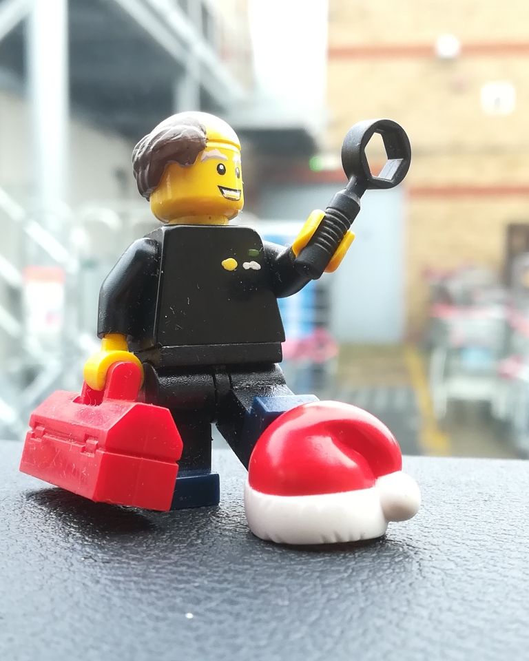 Simonwellsphs's tweet photo. Christmas over and back to work. #waste #cardboard #baler #phswastekit #minifigures #lego #breakdown #fixed #repaired https://t.co/WQMHrvFEq4 https://t.co/MWPT8BHdjW