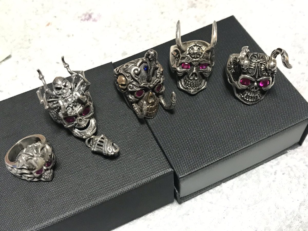 akatuki29144076's tweet image. silverboxでブレスレットとトップを買った〜
欲しかったブレスレット買えなかったけどこれもオシャレだから良き😊

トップをスカルにカスタム〜
蜘蛛のトップだから足を角にして兜っぽくてかっこいい😍
これで全部のスカルに角つけた笑笑

#silverbox
#スカル
#角