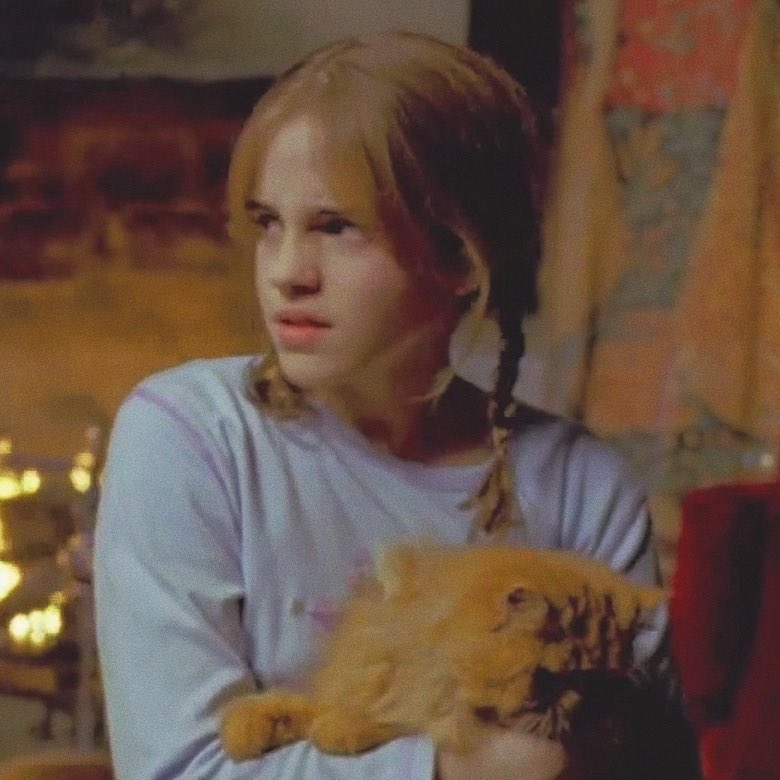 gayrauder's tweet image. hermione’s hairstyles appreciation tweet.