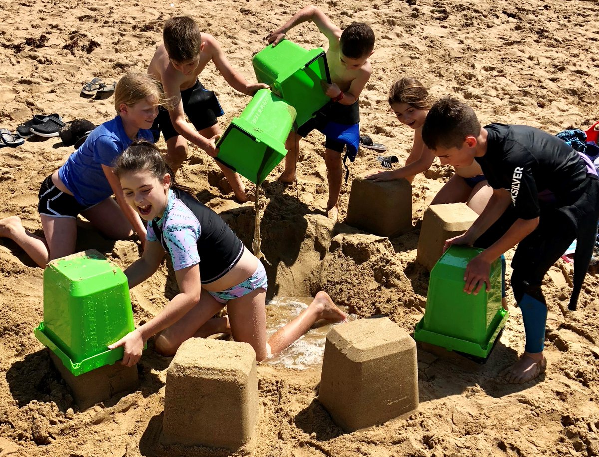 BucketBarrow's tweet image. Holiday fun with #URBAN88 Buckets 🌞⛱🏖🕶🤿 #BucketBarrow #family #holidays #sandcastles #buildit