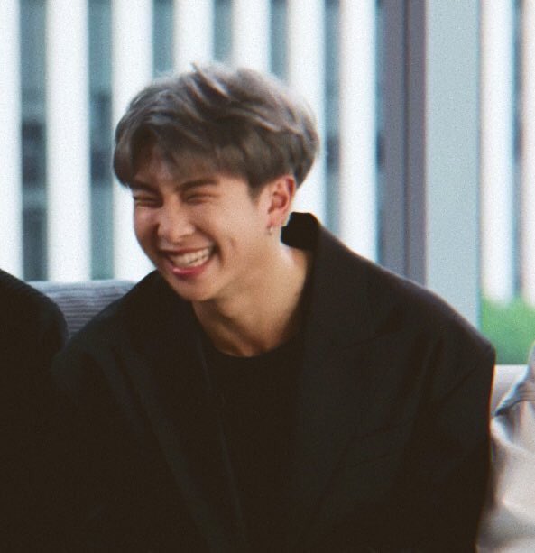 _hoeternityoon_'s tweet photo. lại nhớ namjoon nữa rồi, em phải làm gì bây giờ?

@BTS_twt 
#VoteTHPBTS https://t.co/v6IDQUIwRN