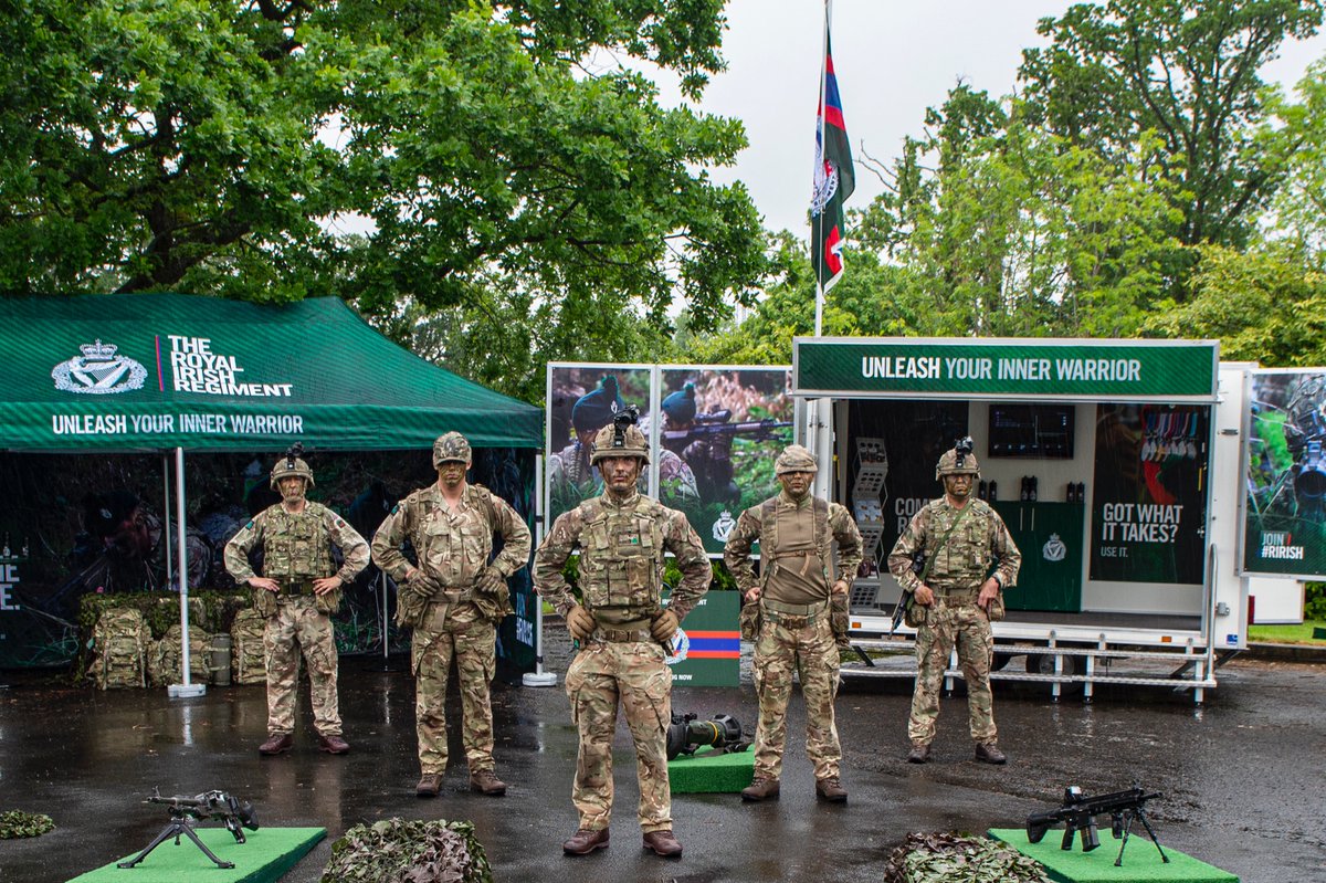 RIrishRegiment's tweet photo. 2 R IRISH☘️ 2019 #TheBestBits
Our @RHQRIRISH Recruiting Team has been superb👏
We’ve worked in partnership with @CO1RIRISH & numbers are ⬆️ across both Bns.
2 R IRISH - 45 attestations since April 19👍☘️ #moreyet
#RIRISHRESERVES☘️⚔️ https://t.co/qrqTe7Sh00