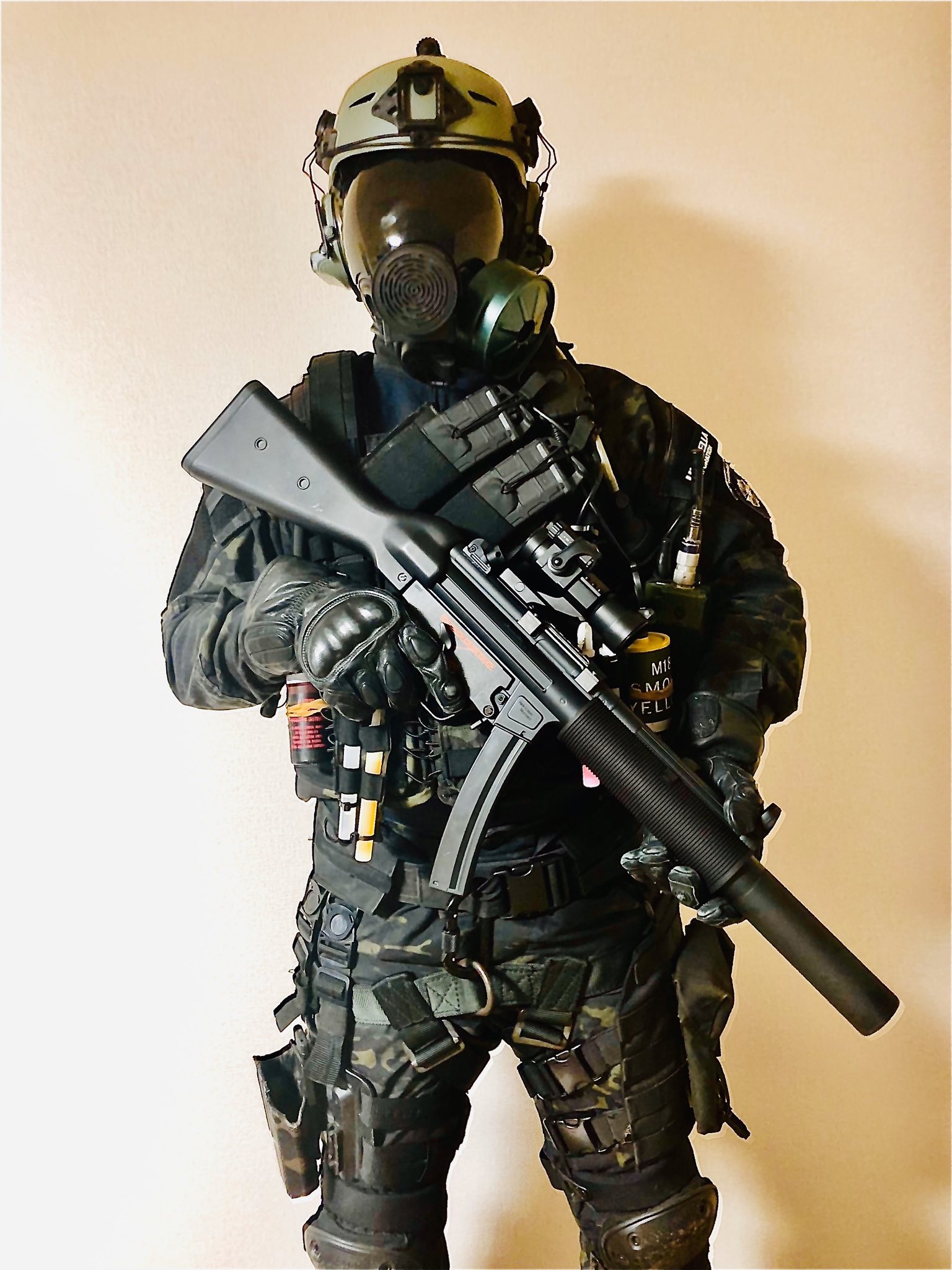 MSAガスマスク　バイオハザード7 青アンブレラ　BSAA コスプレ　バイオ バイオハザード7の青いアンブレラ兵。「分隊、ベーカー邸に進み