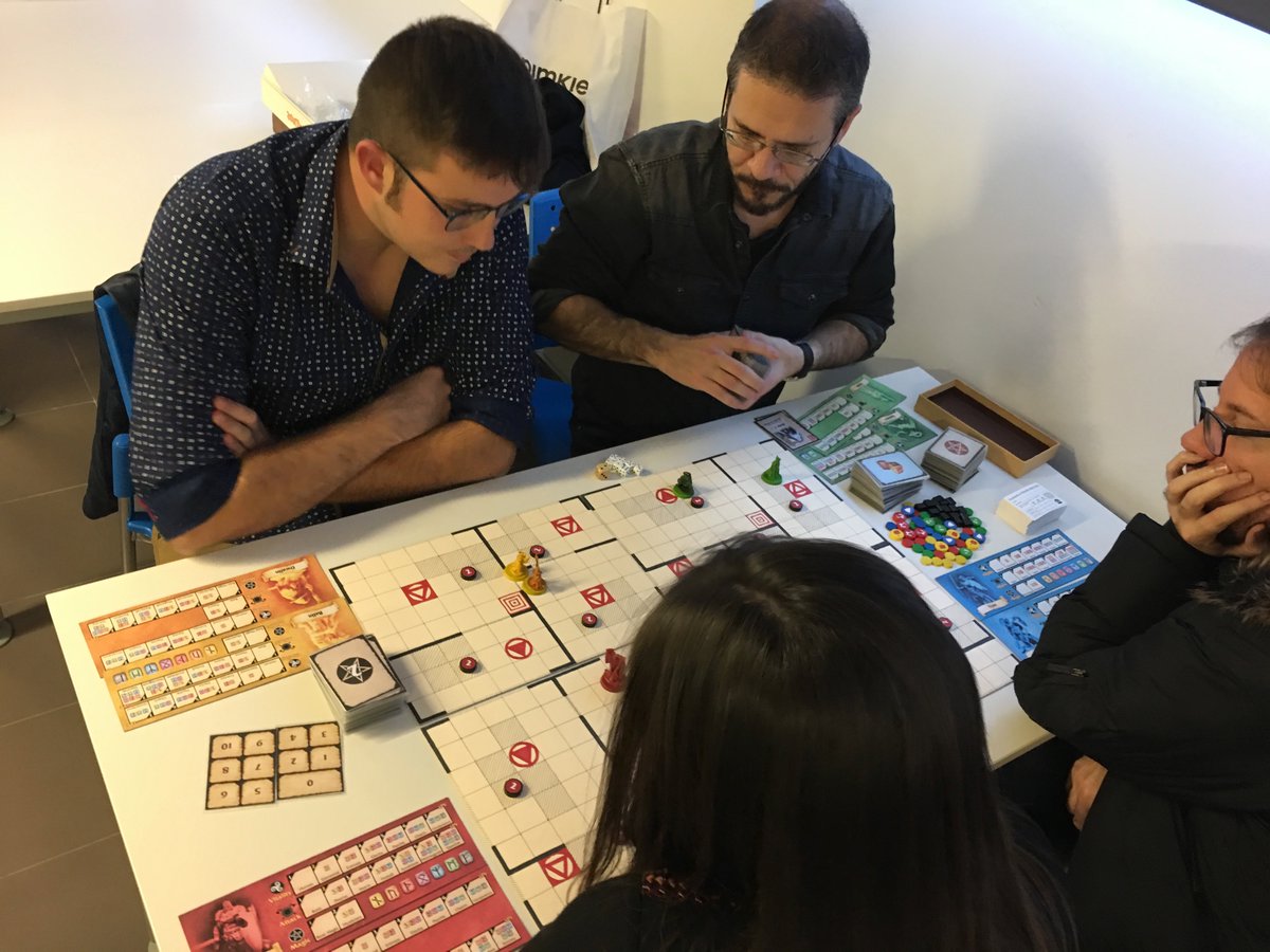 acmueveficha's tweet photo. Aquí os dejamos las fotos de la zona de prototipos de las #jornadasmf19 donde tuvimos la oportunidad de probar juegos como #pandemain #fastbuilders #lacorona #magicandfight #recaditossiderales

Queremos dar las gracias a los autores por su implicación en las jornadas https://t.co/sbiPhzBOoj
