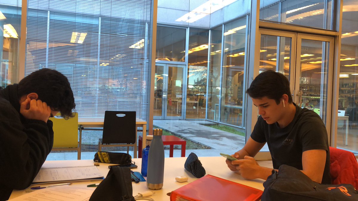 albertodiaztic's tweet photo. Preparando los #exámenes de #CesDonBosco con mis compañeros @mayk_TIC y @PabloDominSanz 🤓📖📚. Mucho ánimo y energía para estos días! #CesEnSimo19 😃👍🏻👨🏻‍💻 https://t.co/ESTbSm4BVd