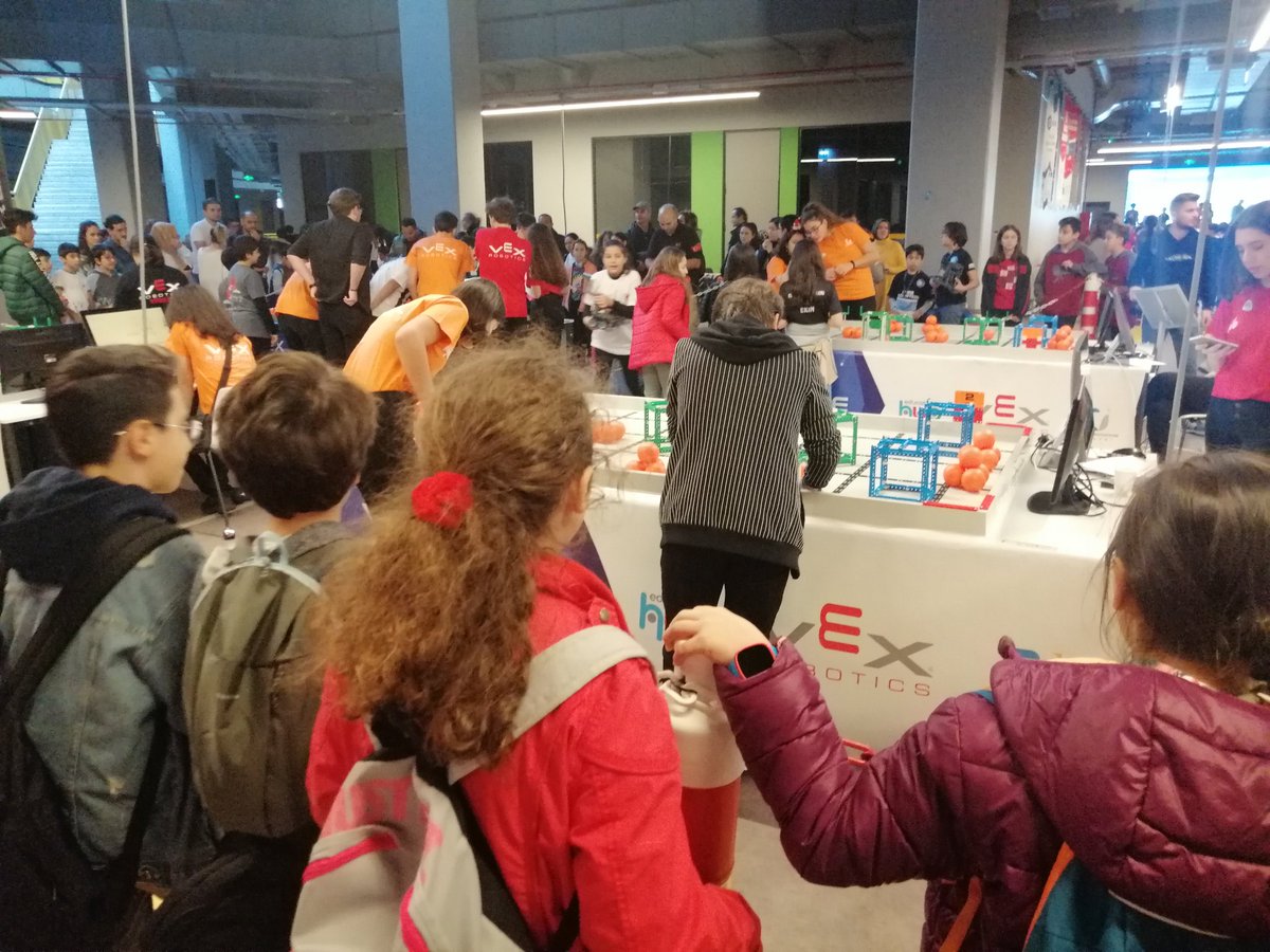 steammakerfbk's tweet photo. Fikribilim Sciencestars takımı Vex Robotik Turnuvası'nı izlemek için Nişantaşı Üniversitesi'ndeydi. https://t.co/W5stRJsF5U