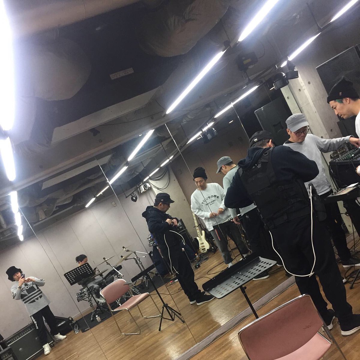 HRshin1Low's tweet photo. 昨夜のゼロテン大忘年会でのANALOGIX feat.KAMIYAMAに続き、KAMIYAMA氏と共に「CLONES(クローンズ)」のスタジオ作業中。
公演詳細はこちら> https://t.co/IPaB2yx24D
#analogix #アナロジックス #kamiyama https://t.co/GiYlaiIoL5