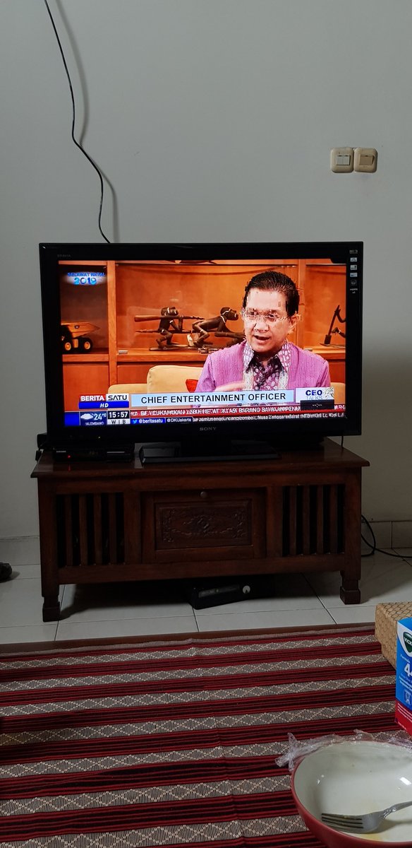 MelaHidayat's tweet photo. @Beritasatu mohon konfirmasi saja bpk/ibu CEO itu bukannya singkatan dari Chief Excecutive Officer (?). Ini wawancara dg bpk Tony Wenas, salah satu CEOs pd acara CEO talks. Kok jadi "entertainment" ya ... https://t.co/7PqAPdmW9R