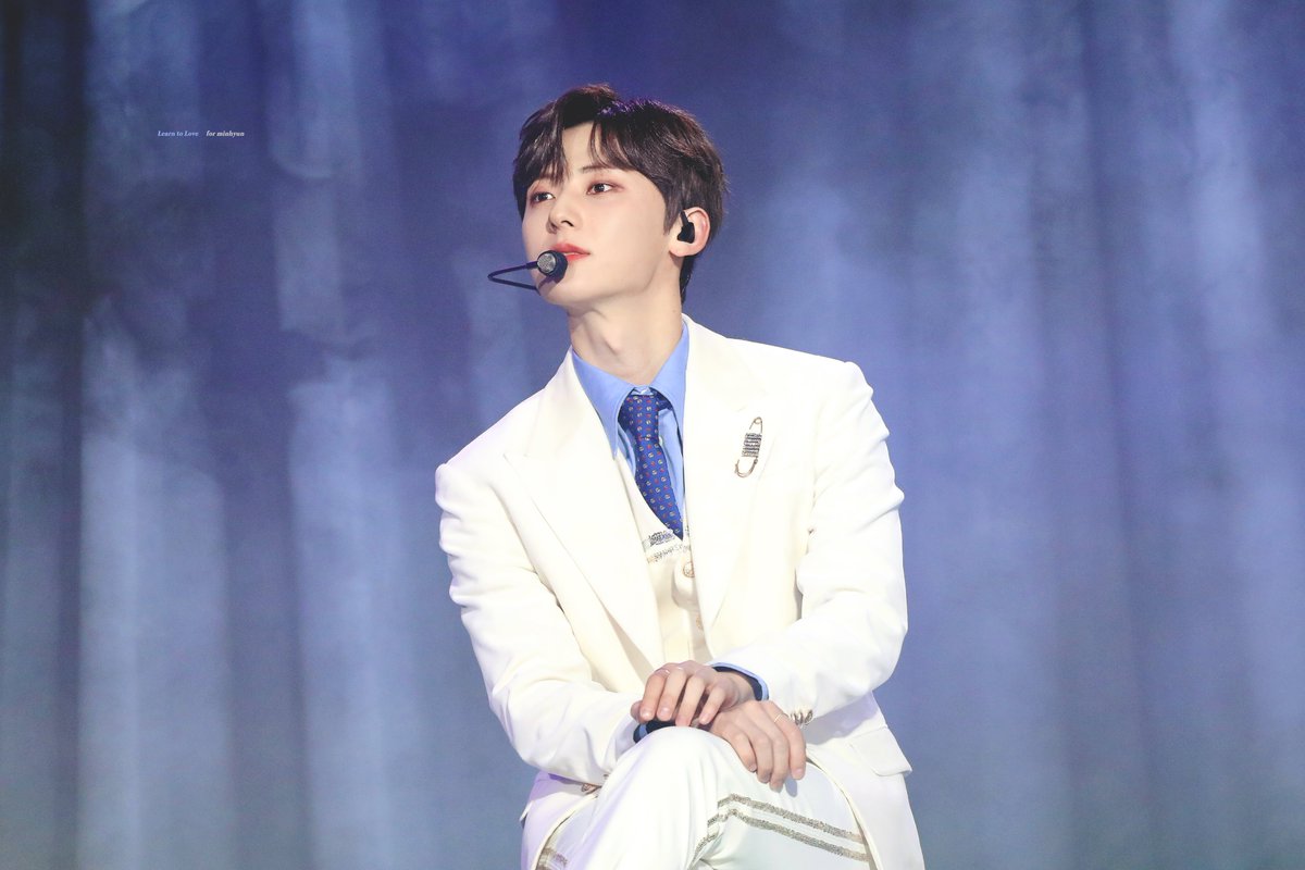 LearntoLove_mh's tweet photo. 191227 🤦‍♂️ #황민현 https://t.co/OUaS38YfuJ