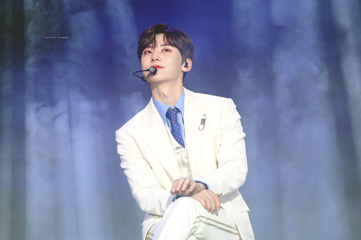 LearntoLove_mh's tweet photo. 191227 🤦‍♂️ #황민현 https://t.co/OUaS38YfuJ