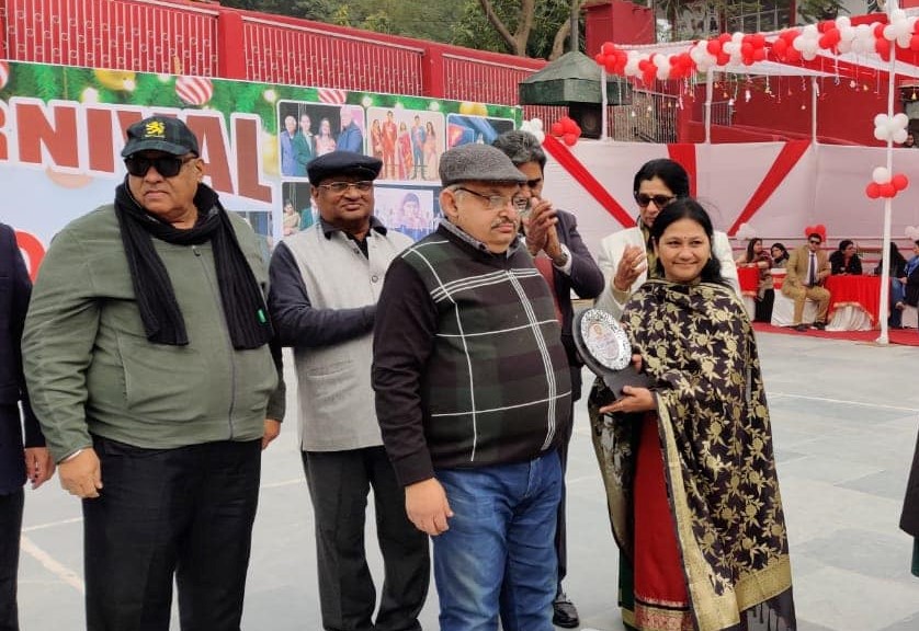 sharmaamita8511's tweet photo. #WinterCarnival2019 #ThanksAlmighty Blessed #Felicitated by school management for 100% result of Class XII&X and perfect100marks in CS by #Saksham .Special Thanks to our Principal Dr.@mnksh_gpt for guidelines and being so supportive on every step. https://t.co/gQlvRbmF5O