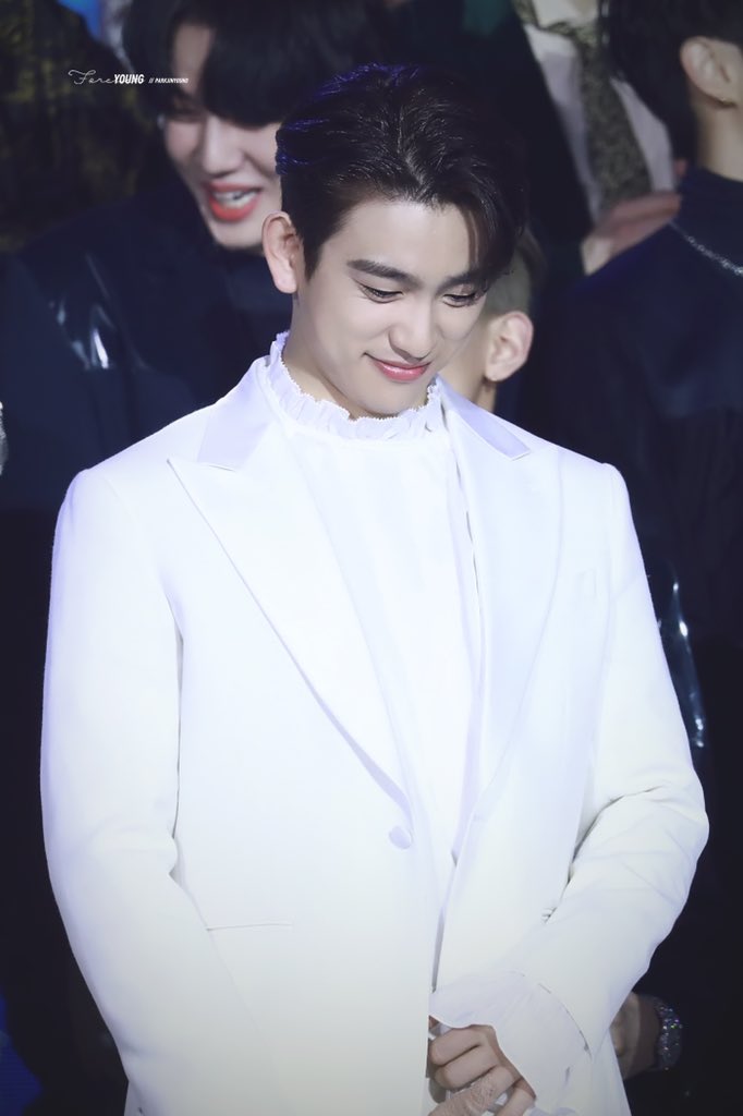 4everYOUNG_jy's tweet photo. HQ 191227 KBS 가요대축제 

왕자님 ㅠㅠㅠ 

#GOT7                                        
#갓세븐                                       
#Jinyoung 
#진영 https://t.co/OyYja7vbIT