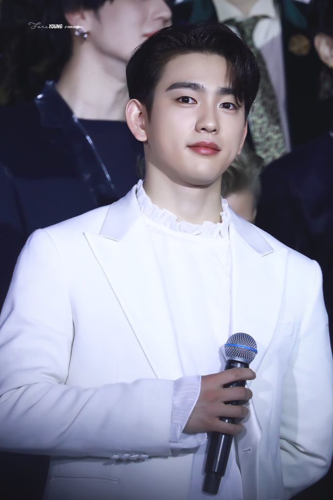 4everYOUNG_jy's tweet photo. HQ 191227 KBS 가요대축제 

왕자님 ㅠㅠㅠ 

#GOT7                                        
#갓세븐                                       
#Jinyoung 
#진영 https://t.co/OyYja7vbIT