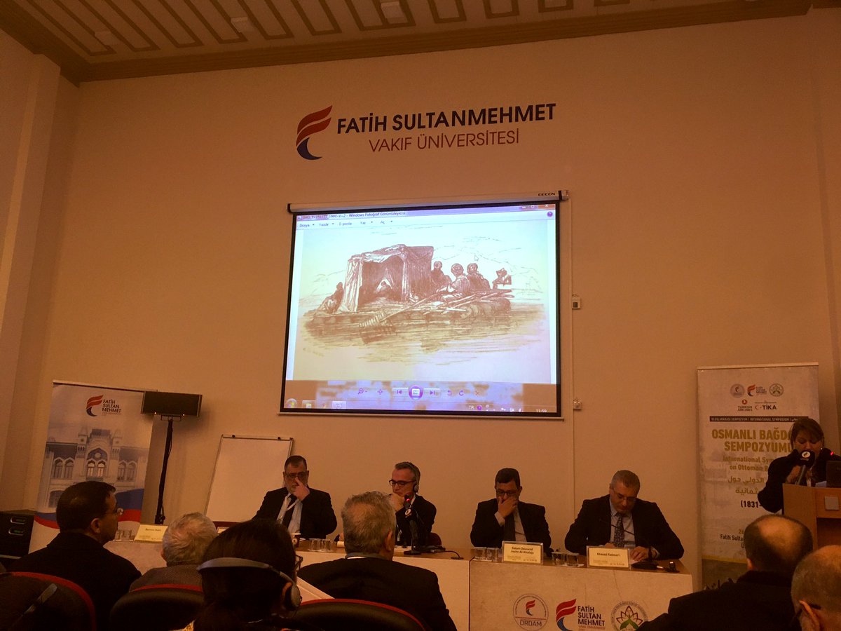 eminetontaak's tweet photo. FSMVÜ’de Osmanlı Bağdat’ı Sempozyumu 3. günündeyiz. Dr. Barween Bardi, “Layard’ın Bağdat Gözlemleri” adlı tebliğini sunuyor. 1. görsel Layard’ı Dicle nehri üzerinden Kazimiye sahiline getiren kelek gibi bir vasıta 2. Layard’ın gözünden şehir #FSMVÜ #ordam @zekeriyakursun https://t.co/L6rhMnD6sf