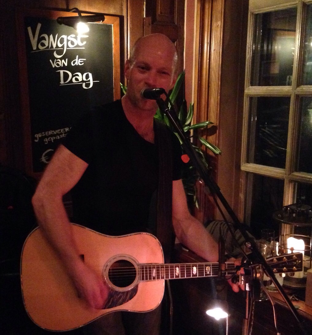 Deze zaterdag speel ik vanaf 22:00 in het Praethuys! Als vanouds dus, dat wordt weer gezellig! 😀🍻Tot vanavond? #vlieland #kerstvakantie