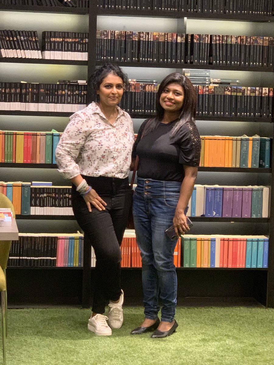 LittleHousePub1's tweet photo. Book signing happening now at @sarasavibooks at OneGalleFace https://t.co/P6Yt8yfTBN