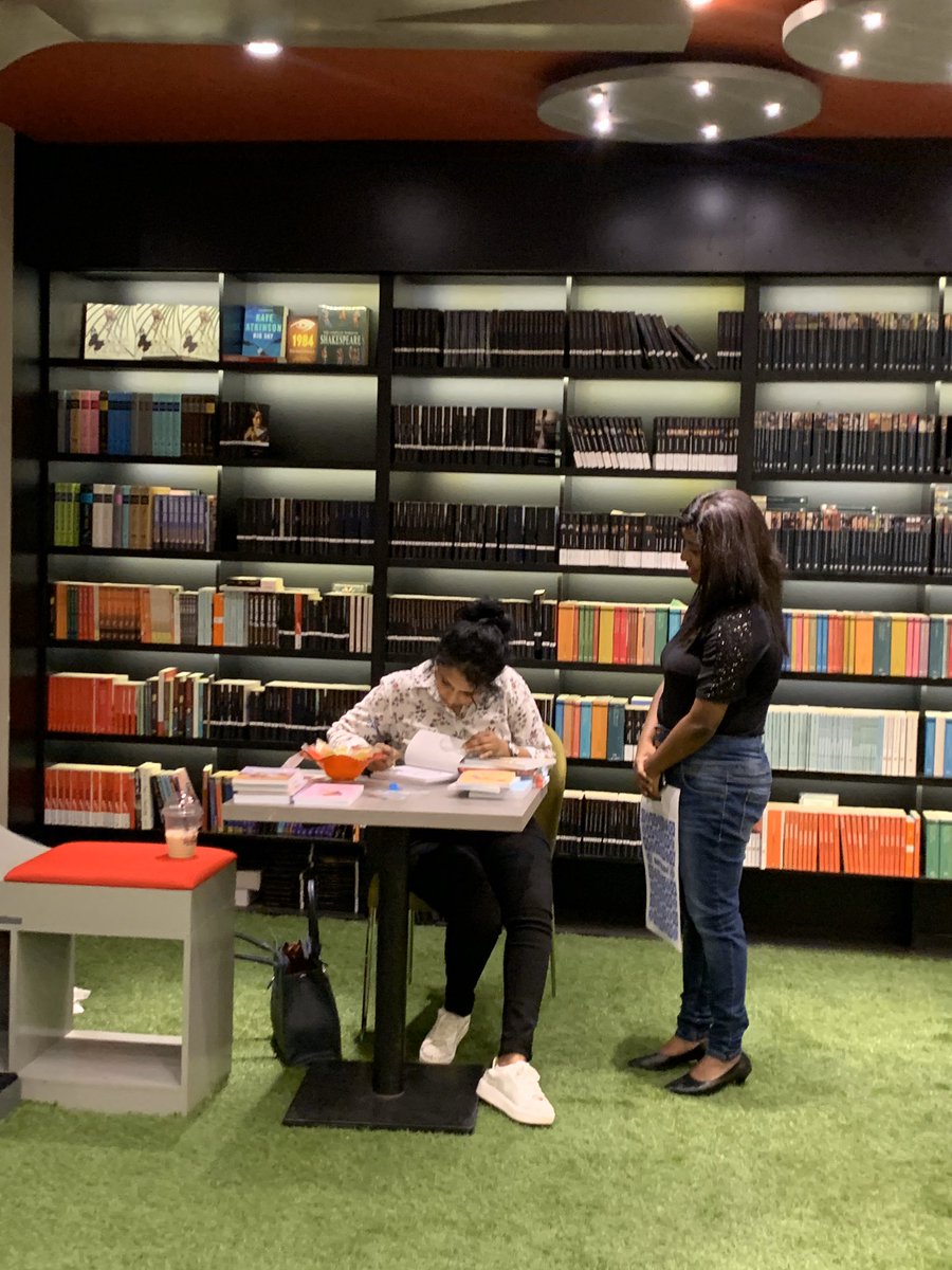 LittleHousePub1's tweet photo. Book signing happening now at @sarasavibooks at OneGalleFace https://t.co/P6Yt8yfTBN