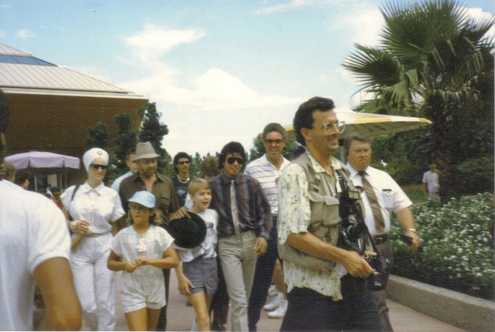 DelermeElodie's tweet photo. #MaryColler personal assistance of #MJ and employee of #MJJ Productions said that 11-year-old #JonathanSpence spent two nights a week in MJ bed. Blanca Francia late 1985 said ; They slept together, when I came back to work the next morning, they were still in the room. #MJGuilty https://t.co/9U907V80TB