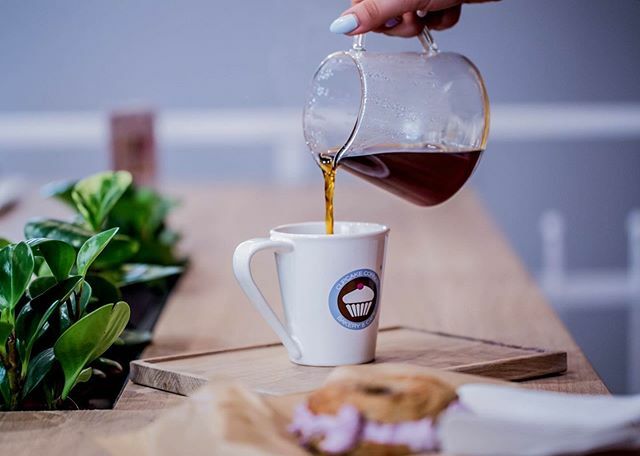 CupcakeCornerPL's tweet photo. Wszystkie nasze kawiarnie są już ponownie otwarte, a my zapraszamy na poświąteczny detoks 🙂 Nasza Kalita sprawdzi się idealnie!☕
#cupcakecorner #cupcakecornerbakery https://t.co/YyjZezd8um https://t.co/cO47KCEXO6