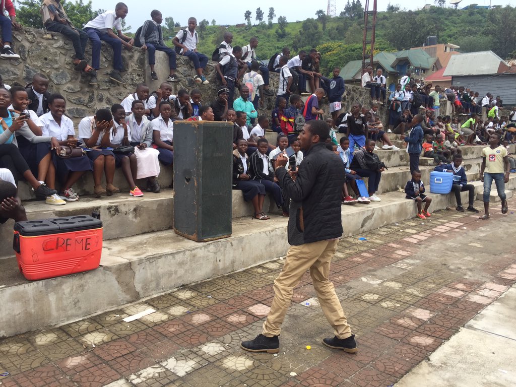 YouthcareNk's tweet photo. Les jeunes et adolescents veulent être informés pour mieux se protéger. @YouthcareNk Informe pour voir une génération sans #VIH #AllInAdolescents @UNICEFDRC https://t.co/AcM0FJRskK