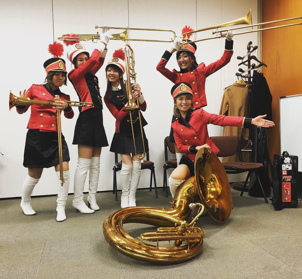 海江田 紅 V Twitter 中山競馬場にて7 9rヤングジョッキーズシリーズのファンファーレを吹かせていただきました 初の中山うれしかった 寒い中 声援いただきありがとうございました チームヘ音記号でttfを表現 東京トゥインクルファンファーレ 中山競馬場